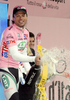 第92回ジロ・デ・イタリア（%%2009 Giro d&apos;Italia%%）第7ステージ（インスブルックからキアヴェンナ、244キロメートル）。チームコロンビア-ハイロード（%%Team Columbia-High Road%%）のエドヴァルド・ボアッソン（%%Edvald Boasson Hagen%%、ノルウェー）が、5時間56分53秒を記録してステージ優勝を飾った。写真は総合首位を守り、マリア・ローザを着てシャンパンファイトを行うLPRブレイクス・ファルネーゼヴィーニ（%%LPR Brakes - Farnese Vini%%）のダニーロ・ディルーカ（%%Danilo Di Luca%%）。（2009年5月15日撮影）(c)AFP/DAMIEN MEYER
