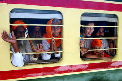 シーク教の「新年の祭り」、インドの信者聖地に向け出発