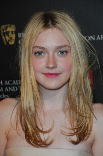 「マーク ジェイコブス」新作フレグランスの顔にダコタ・ファニング