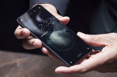 米アマゾンのスマホ「ファイア」、スキャンで商品購入や3D画面