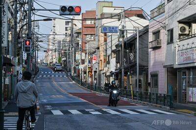 日本の出生数、初の70万人割れ 過去最少