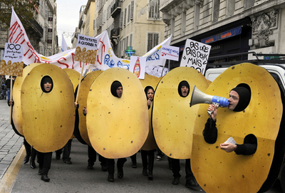 じゃがいもがデモ行進？ フランス