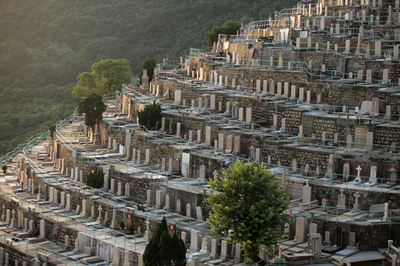 香港、墓地の過密問題