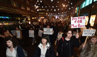 米国の「人種戦争」、海外にも飛び火 ロンドンで5000人がデモ