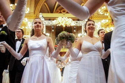 オーストリア・ウィーンの舞踏会シーズン復活 