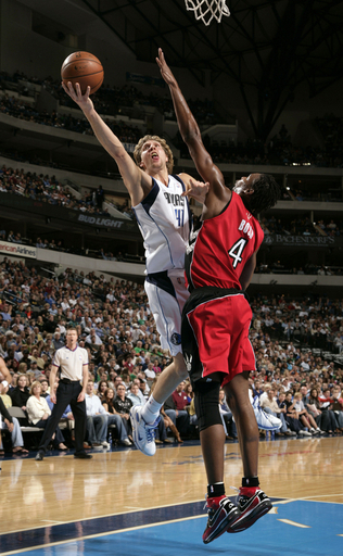 マーベリックス ラプターズとの接戦を制す