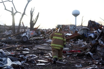 米中西部で竜巻、イリノイ州で5人死亡