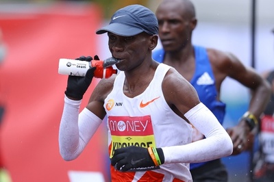 キプチョゲ敗れる波乱、キタタとコスゲイがロンドン・マラソン優勝