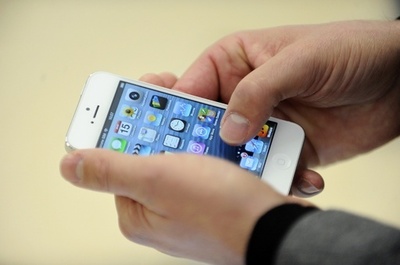 米国人の「最新の親友」はスマートフォン、IT業界調査