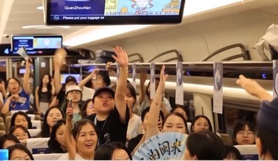 中国福建省 未明の時刻にコンサート観客専用臨時列車を初運行