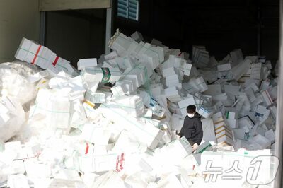 韓国・旧正月「毎日40トン」膨大なゴミ…奮闘する選別作業員