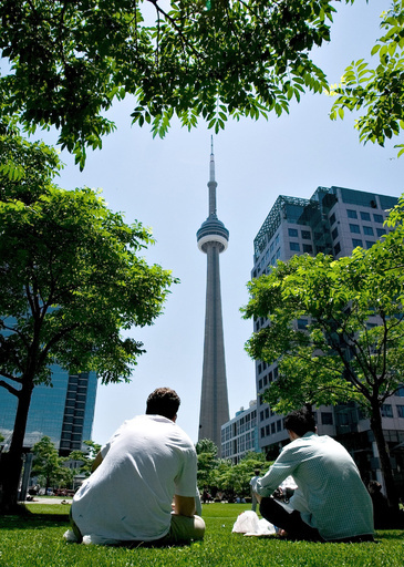 カナダ政府、留学生の受け入れ拡大へ 経済活性化狙い