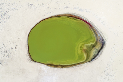 【写真特集】湖の「宝石」が大地に彩り バダインジャラン砂漠 中国