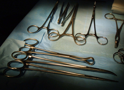 出産時に赤ちゃんの首を切断、医師らを逮捕 インド