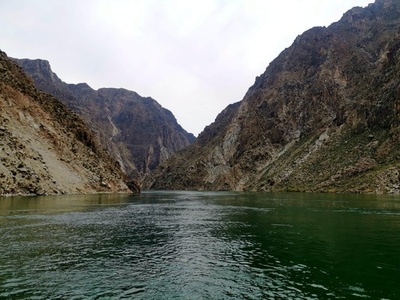 黄河上流の「中国のコロラド大峡谷」 川筋は4万年以上変わらず