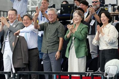 韓国・文在寅元大統領夫人の衣装代疑惑…検察が「嫌疑なし判断を維持」