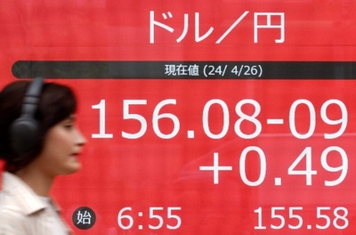 Yen falls further as Bank of Japan stands pat on rates