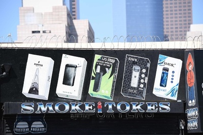 風味付き電子たばこ、米が規制強化 全面禁止は見送り