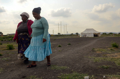 南アのプラチナ鉱山地帯、女性4人に1人がレイプ被害