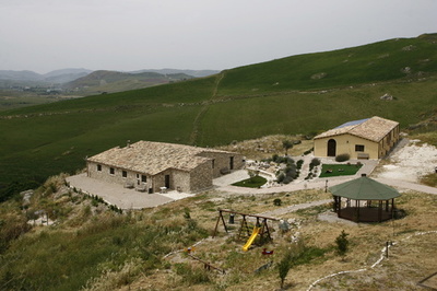 「ようこそマフィアの家へ」 シチリアのツアーに遺族ら猛反発