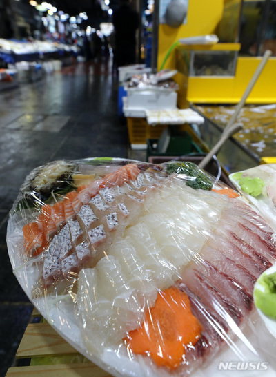 韓国・刺し身屋で「酢豚を食べたい。なければ他店から出前取れ」というナンセンス客