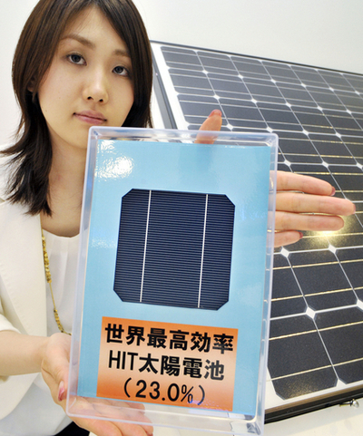 世界最高の変換効率、三洋電機 独自開発の太陽電池を公開
