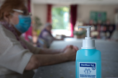 新型コロナの家庭内感染率、SARSの2倍 無症状で拡散