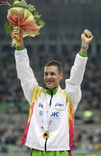 男子50キロメートル競歩のメダル授与式が行われる