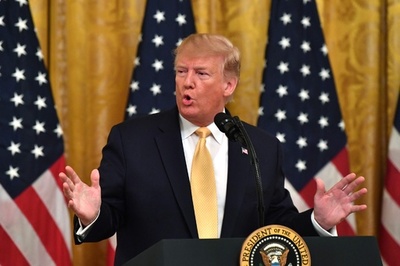 トランプ大統領が「SNSサミット」開催、IT大手との対決姿勢強める