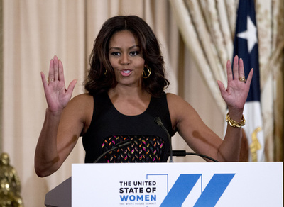 オバマ夫人、「相乗りカラオケ」でビヨンセ熱唱 米深夜番組