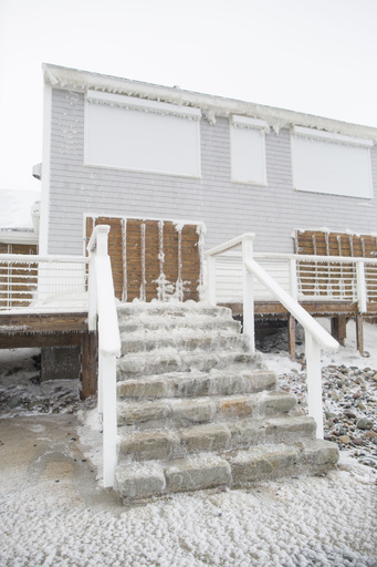 米警察、記録的寒波で『アナ雪』エルサを「指名手配」