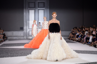 夢を運ぶロマンティックなドレス、「ジャンヴァティスタ・ヴァリ」15/16年秋冬オートクチュール