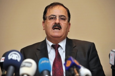 シリア反体制派、暫定首相を選出へ 政府軍はレバノンに初の空爆か