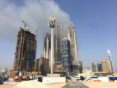 建設中の高層ビルで火災 ドバイ