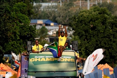 ラグビーW杯王者南アフリカ、旧黒人居住区ソウェトで大歓迎