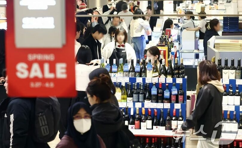 27日午後、ソウルのロッテ百貨店本店(c)news1