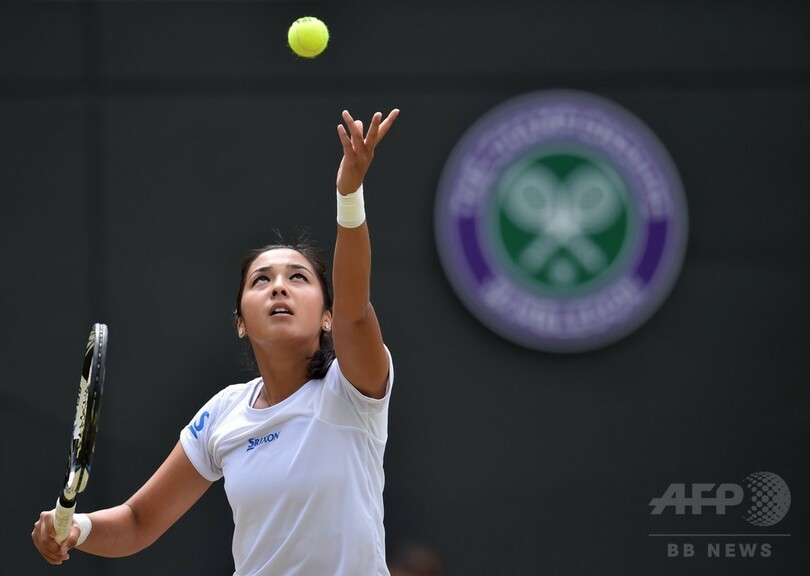 シャラポワ、苦しみながらもベスト8進出 ウィンブルドン選手権