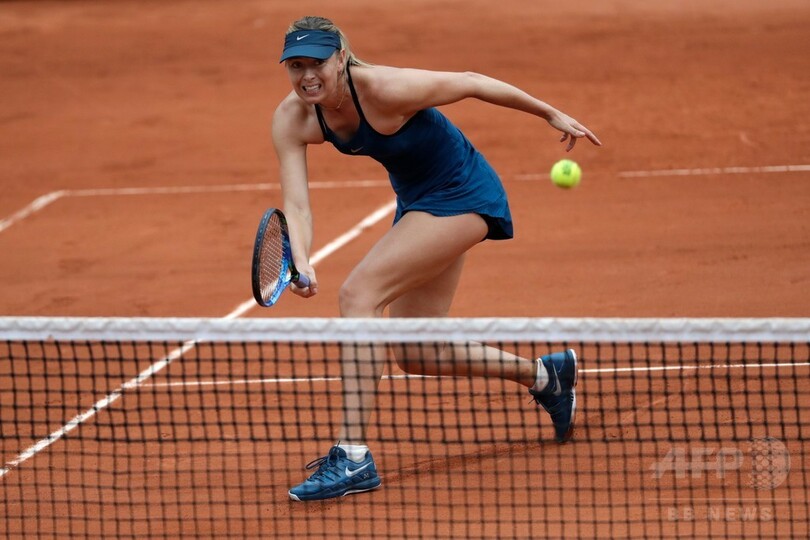 シャラポワが全仏初戦突破、予選勝者に大苦戦も3年ぶり白星