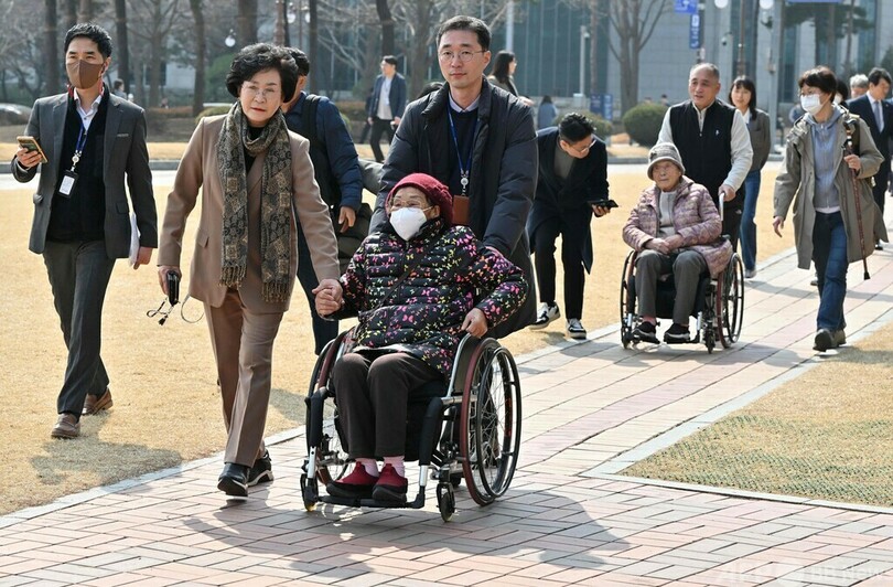 「汚い金」 元徴用工問題の政府解決策に抗議 韓国