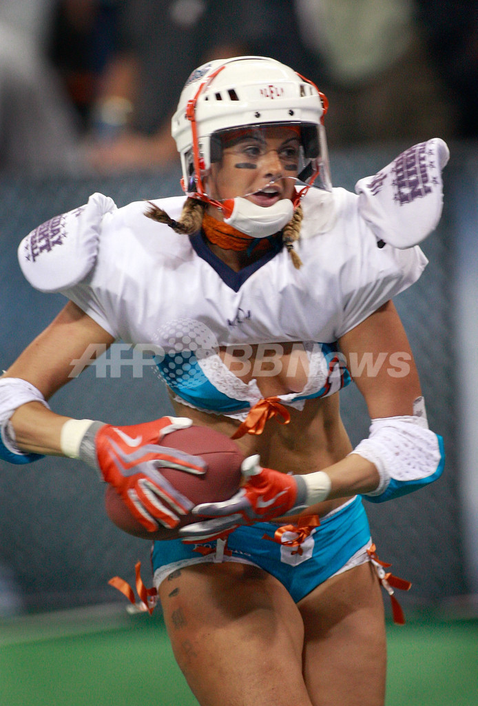 下着姿の「ランジェリーフットボールリーグ」、米国で開幕