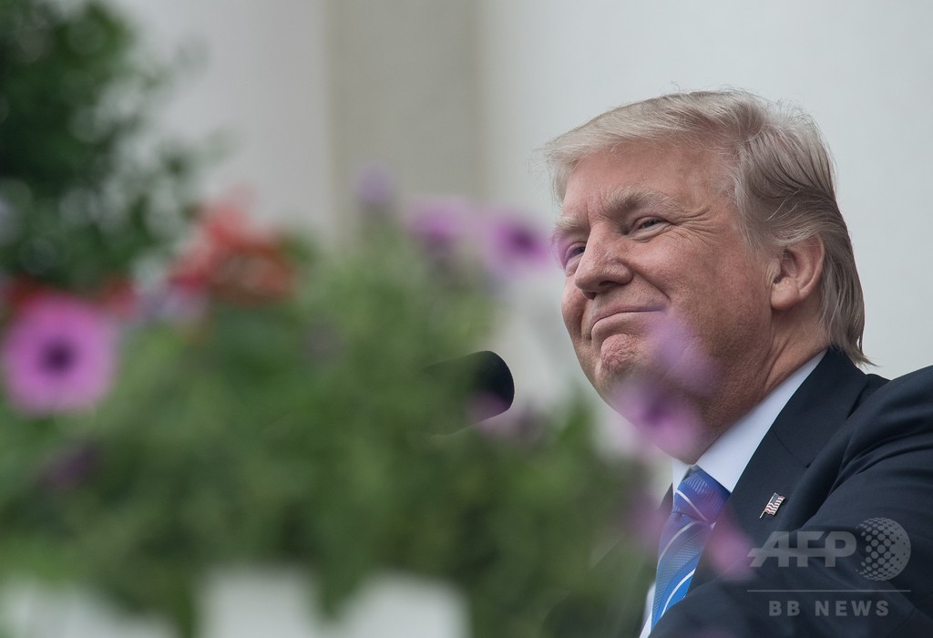 トランプ氏、謎の単語「covfefe」ツイートでネット騒然 トランプ氏、謎の単語「covfefe」ツイートでネット騒然