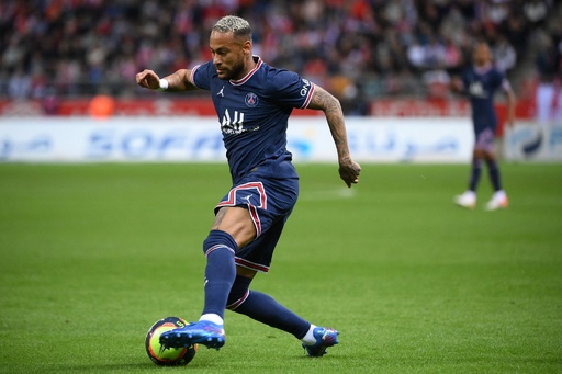 メッシがPSGデビュー、チームは渦中のエムバペ2発で4連勝 写真13枚