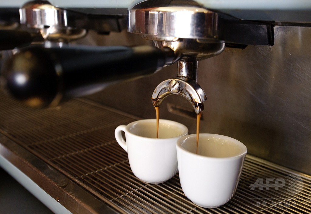 夜のコーヒーに体内時計乱す作用、米研究 夜のコーヒーに体内時計乱す作用、米研究