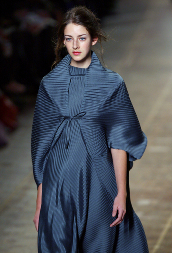 08/09年秋冬パリ・コレクション＞イッセイ ミヤケ、新作を発表 写真13