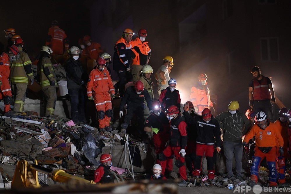 エーゲ海地震 トルコ ギリシャで26人死亡 建物倒壊 津波も 写真24枚 国際ニュース Afpbb News