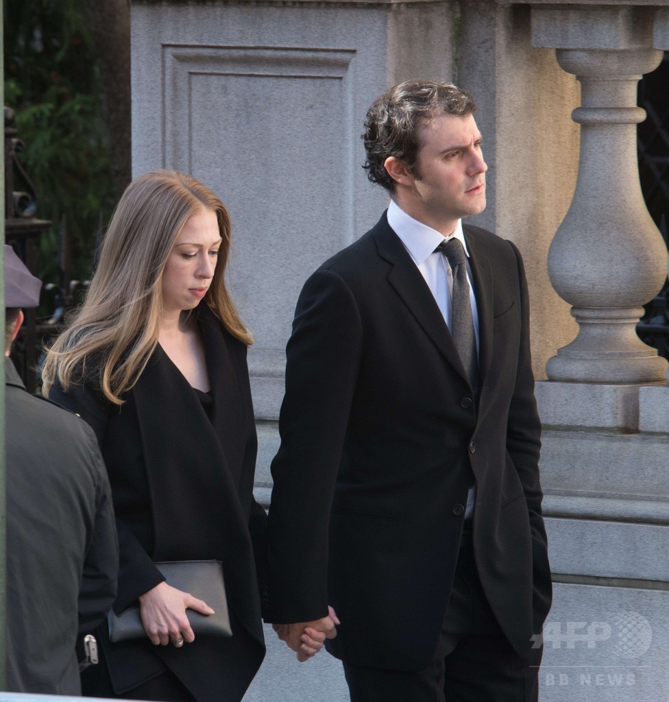 ヒラリー・クリントンやアナ・ウィンターらも出席、オスカー・デ・ラ・レンタ氏葬儀