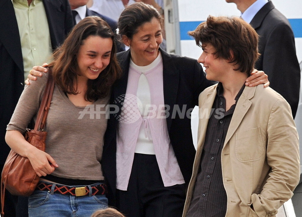 解放されたベタンクールさん 子どもたちと再会 国際ニュース Afpbb News