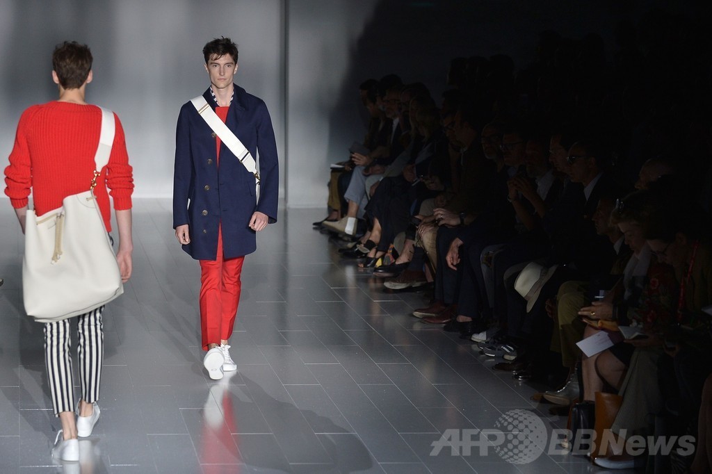 ストライプの差し込み具合で新たなマリンルック表現、「グッチ」15年春夏メンズ