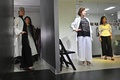 韓国の最高齢プロファッションモデル、チョ・スンファさん（左、2019年6月11日撮影）。(c)Jung Yeon-je / AFP