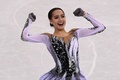 平昌冬季五輪、フィギュアスケート女子シングル・ショートプログラム（SP）の演技に臨むアリーナ・ザギトワ（2018年2月21日撮影）。(c)AFP/ARIS MESSINIS